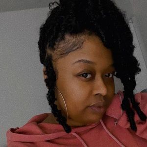 Meet your Posher, Briana